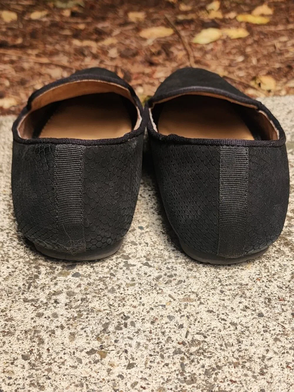 Kelly & Katie Peyton size 8 Black suede flats, faux 🐍 🐍